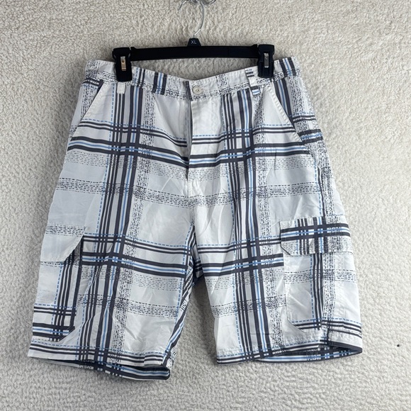 Blue Gear Other - NWOT Blue Gear Mens White Blue Plaid Casual Cargo Shorts 6-Pockets Size 32